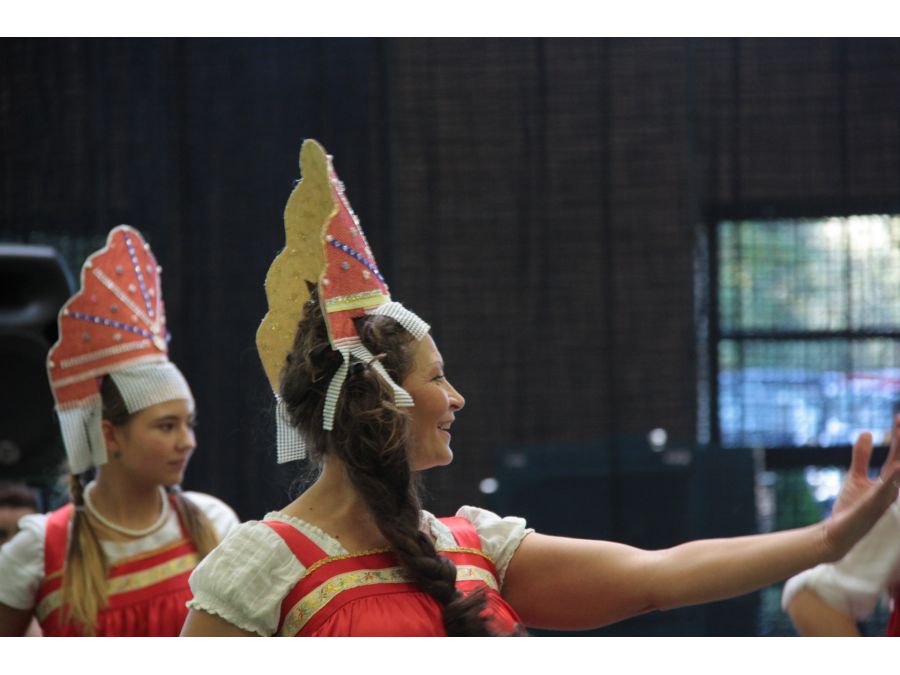 Impressionen beim Tanz aller Kulturen (Foto: © Bildungs- und Integrationszentrum, Kreis Paderborn, Johanna Leifeld)